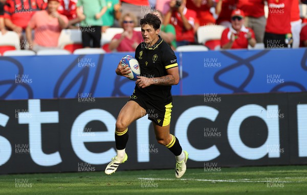 160923 - Wales v Portugal - Rugby World Cup France 2023 - Pool C - Louis Rees-Zammit of Wales runs in to score a try