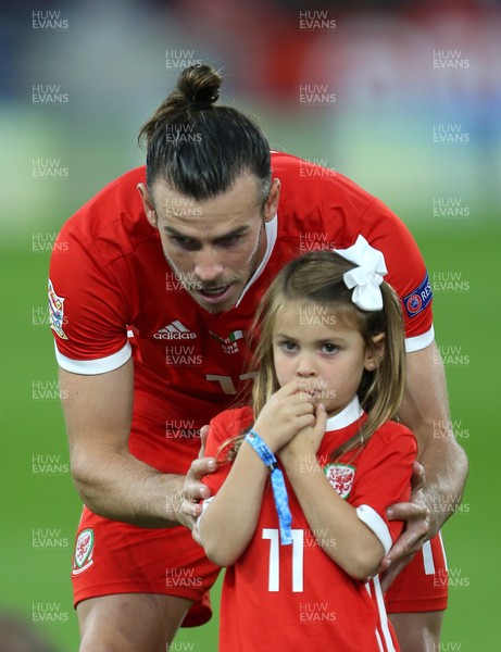060918 - Wales v Republic of Ireland - UEFA Nations League - Gareth Bale and daughter Alba