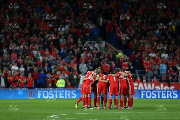 060918 - Wales v Republic of Ireland - UEFA Nations League - Wales team huddle
