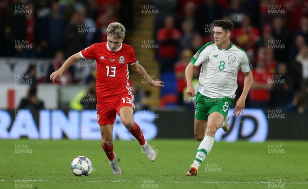 060918 - Wales v Republic of Ireland - UEFA Nations League - David Brooks of Wales is challenged by Callum O�Dowda of Republic of Ireland