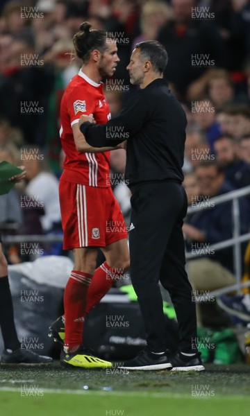 060918 - Wales v Republic of Ireland, UEFA Nations League - Wales Manager Ryan Giggs with Gareth Bale of Wales as he is substituted