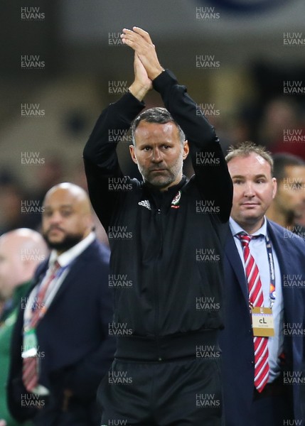 060918 - Wales v Republic of Ireland, UEFA Nations League - Wales Manager Ryan Giggs applauds the fans at the end of the match
