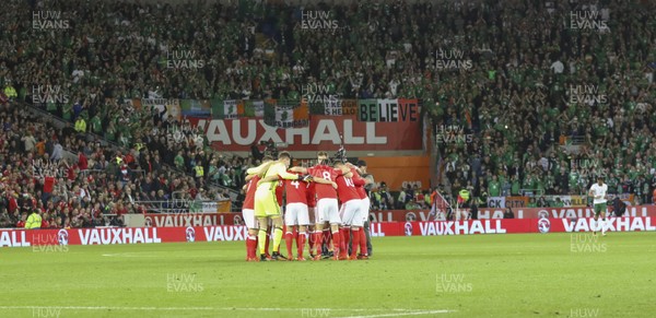 091017 - Wales v Republic of Ireland, FIFA World Cup 2018 Qualifier - The Wales team huddle before the start of the match