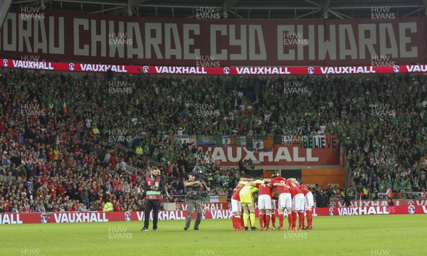 091017 - Wales v Republic of Ireland, FIFA World Cup 2018 Qualifier - The Wales team huddle before the start of the match