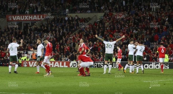 091017 - Wales v Republic of Ireland, FIFA World Cup 2018 Qualifier - Players react as Republic of Ireland celebrate on the final whistle