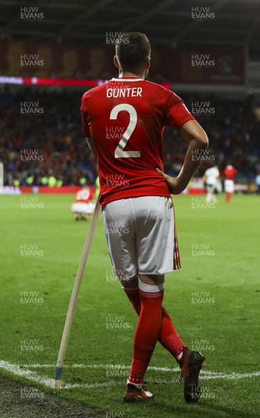 091017 - Wales v Republic of Ireland, FIFA World Cup 2018 Qualifier - Chris Gunter of Wales looks on from the corner flag as the Republic of Ireland celebrate on the final whistle