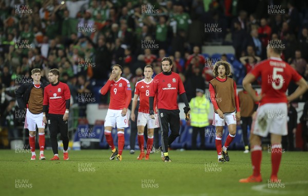 091017 - Wales v Republic of Ireland, FIFA World Cup 2018 Qualifier - Wales players show the disappointment at the end of the match as Wales fail to make the play-offs