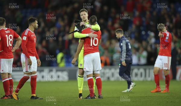 091017 - Wales v Republic of Ireland, FIFA World Cup 2018 Qualifier - Wales players  show the disappointment at the end of the match as Wales fail to make the play-offs