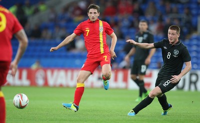 140813 - Wales v Republic of Ireland, Vauxhall International Friendly - Wales' Joe Allen plays the ball forward