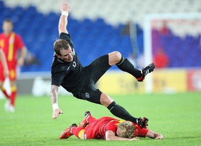 140813 - Wales v Republic of Ireland, Vauxhall International Friendly - Wales' Jonathan Williams is challenged by Republic of Ireland's Glenn Whelan