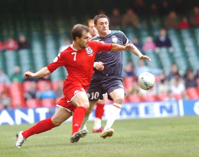 17.10.07 - Euro 2008 Qualifying Match, Group D Wales v Republic of Ireland Wales' Carl Fletcher tries to get past Ireland's Robbie Keane 