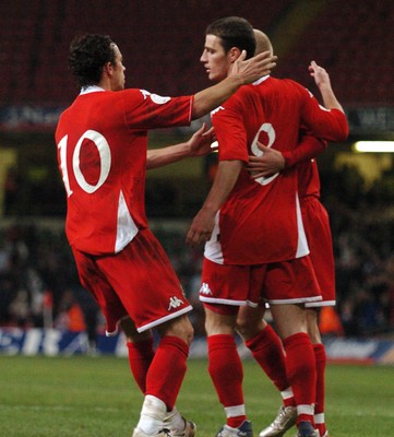 17.10.07 - Euro 2008 Qualifying Match, Group D Wales v Republic of Ireland Wales' Jason Koumas (ctr) is congratulated by  Simon Davies (L) and David Cotterill after scoring penalty 