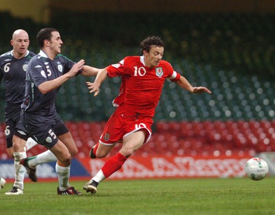 17.10.07 - Euro 2008 Qualifying Match, Group D Wales v Republic of Ireland Wales' Simon Davies tries to get past Ireland's John O'Shea 