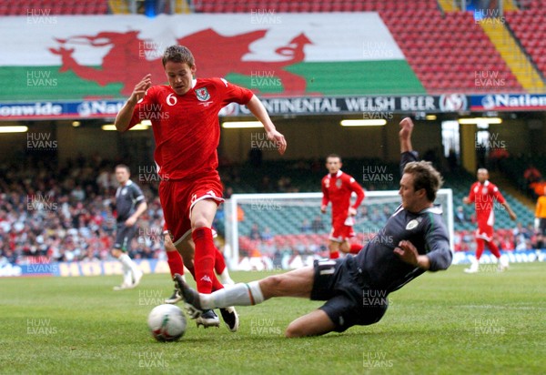 17.10.07 - Euro 2008 Qualifying Match, Group D Wales v Republic of Ireland Wales' Chris Gunther is tackled by Ireland's Aiden McGeady 