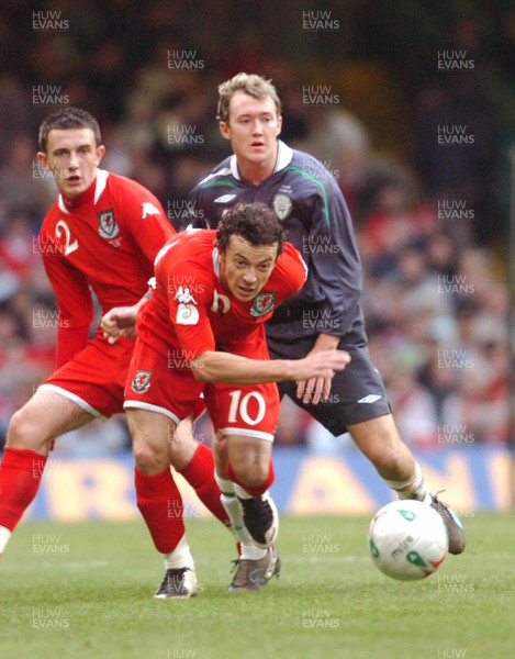 17.10.07 - Euro 2008 Qualifying Match, Group D Wales v Republic of Ireland Wales' Simon Davies gets past Ireland's Aiden McGeady 