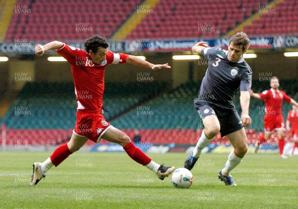 17.10.07 - Euro 2008 Qualifying Match, Group D Wales v Republic of Ireland Wales' Simon Davies tries to get past Ireland's Kevin Kilbane 