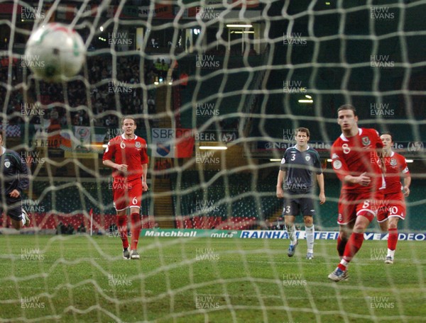17.10.07 - Euro 2008 Qualifying Match, Group D Wales v Republic of Ireland Wales' Jason Koumas scores penalty 