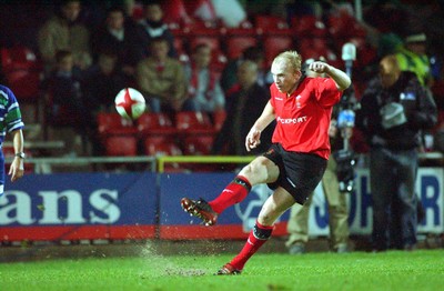 1-11-02 Wales v Romania  (Wrexham, The Racecourse)Wales' Neil Jenkins proves his form by slotting over another penalty
