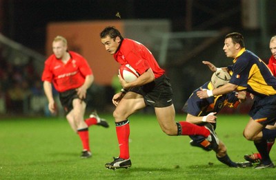 011102  Wales v RomaniaWales Sonny Parker breaks  thro two tacklers