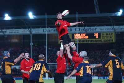 011102  Wales v RomaniaWales Steve Williams wins lineout ball