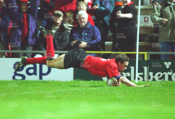 1-11-02 Wales v Romania  (Wrexham, The Racecourse)Wales' Mark Jones dives over to score the second try