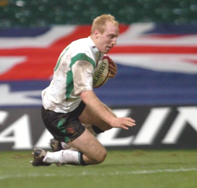 12-11-04. Wales v Romania.  Wales' Tom Shanklin dives over for his fourth try.  
