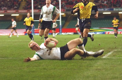 12.11.04 Wales v Romania  Wales Tom Shanklin slides in for his fourth try  