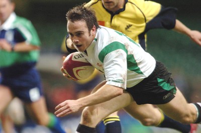 12-11-04. Wales v Romania.  Wales' Rhys Williams dives in to score try.  