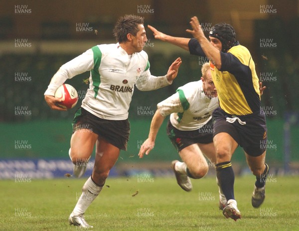 12.11.04 Wales v Romania  Wales Gavin Henson breaks past Romeo Gontineac with Tom Shanklin in support.  