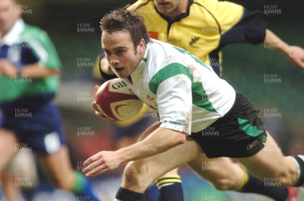 12-11-04. Wales v Romania.  Wales' Rhys Williams dives in to score try.  