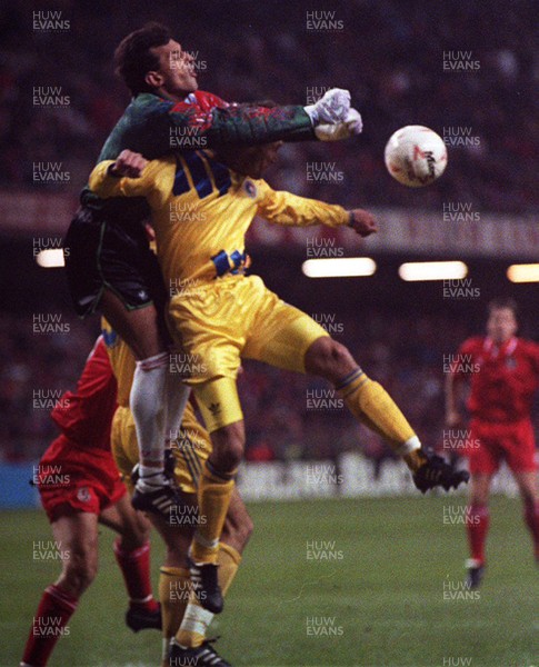 171193 - Wales v Romania - World Cup Qualifying - Goalkeeper Florin Prunea of Romania foils a Welsh attack