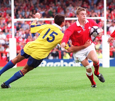 300897 - Wales v Romania - Arwel Thomas breaks past Valentin Maftei