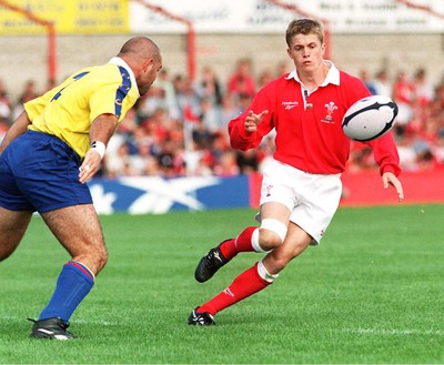 300897 - Wales v Romania - Arwel Thomas of Wales is challenged by Margarit Radoi