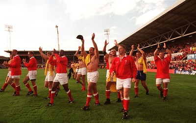 300897 - Wales v Romania - Wales acknowledge the support of the Wrexham crowd