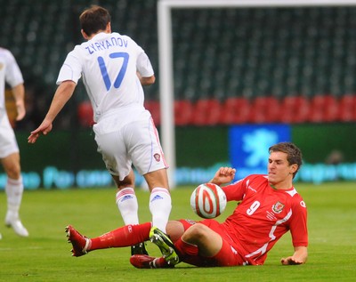09.09.09 - World Cup Qualifying Group 4 Wales v Russia Wales' Aaron Ramsey  wins the ball from Russia's Konstantin Zyryanov  