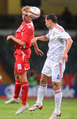 09.09.09 - World Cup Qualifying Group 4 Wales v Russia Wales' David Edwards beats Russia's Sergei Ignashevich to a high ball 