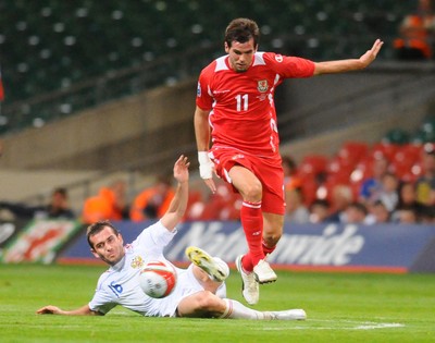 09.09.09 - World Cup Qualifying Group 4 Wales v Russia Wales' Joe Ledley is tackled by Russia's Alexander Kerzhakov 