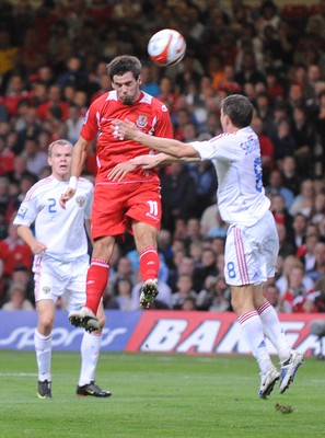 09.09.09 - World Cup Qualifying Group 4 Wales v Russia Wales' Joe Ledley beats Russia's Igor Semshov to a high ball 