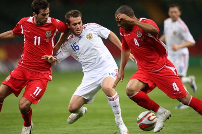 09.09.09 Wales v Russia... Russia's Alexander Kerzhakov being challenged by  Wales' Joe Ledley (L) and  Danny Gabbidon . 