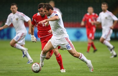 09.09.09 Wales v Russia... Russia's Alexander Kerzhakov taking on Wales' Joe Ledley . 