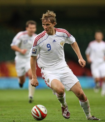 09.09.09 Wales v Russia... Russia's Roman Pavlyuchenko lining up to score Russia's third goal . 