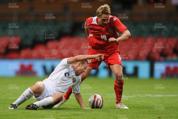 09.09.09 - Wales v Russia - World Cup 2010 Qualifier Group Four - David Edwards of Wales is challenged by Alexander Anyukov of Russia. 