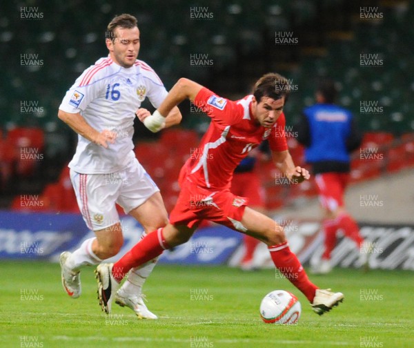 09.09.09 - World Cup Qualifying Group 4 Wales v Russia Wales' Joe Ledley gets past Russia's Alexander Kerzhakov 