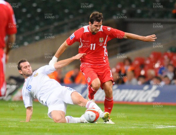 09.09.09 - World Cup Qualifying Group 4 Wales v Russia Wales' Joe Ledley is tackled by Russia's Alexander Kerzhakov 