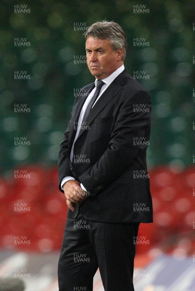 09.09.09 Wales v Russia... Russia manager Guus Hiddink . 