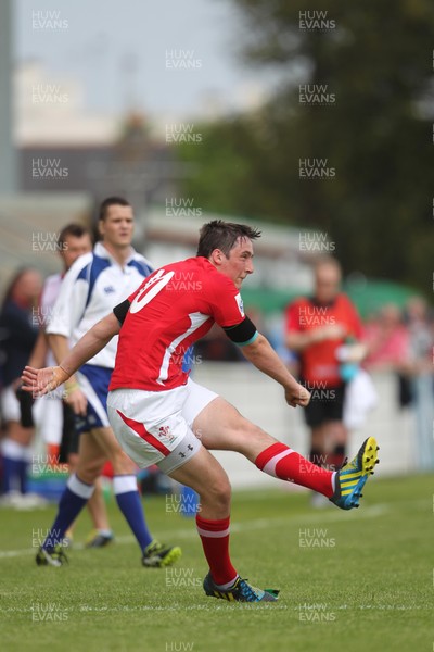 050613 Wales U20 v Samoa U20 IRB Junior World ChampionshipWales ISam Davies kicks a penalty