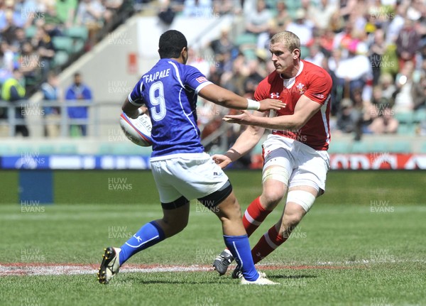 120513 - Wales v Samoa - Bowl Semi Final - HSBC Sevens World Series - Craig Price of Wales beats Patrick Faapale of Samoa with his pass