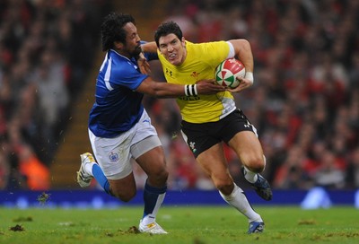 13.11.09 - Wales v Samoa - Invesco Perpetual Series 2009 - Wales' James Hook takes on Samoa's Seilala Mapusua. 