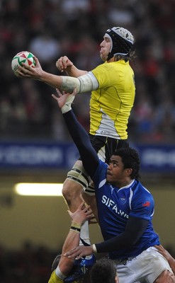13.11.09 - Wales v Samoa - Invesco Perpetual Series 2009 - Wales' Ryan Jones competes with Samoa's Ofisa Treviranis. 