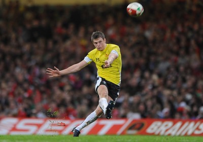 13.11.09 - Wales v Samoa - Invesco Perpetual Series 2009 - Wales' Dan Biggar converts try. 